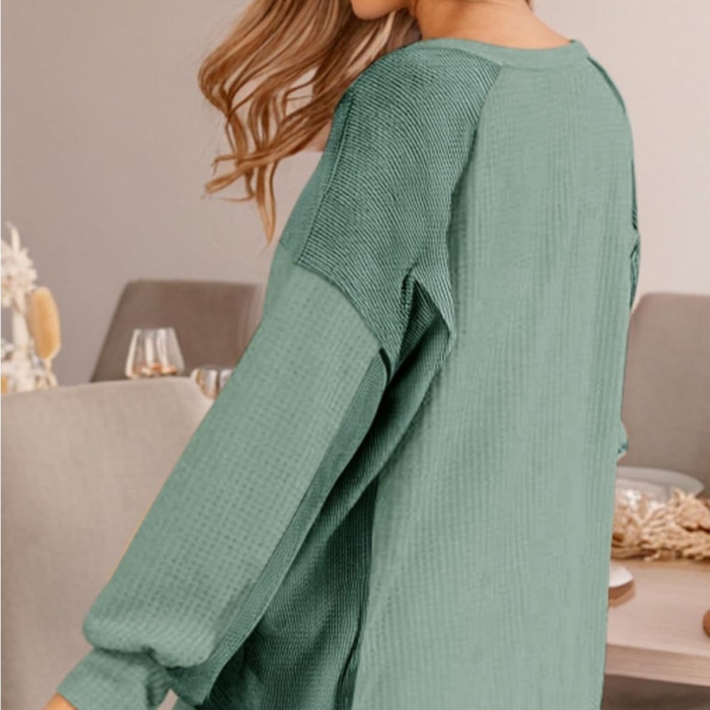 Dokotoo Women's Long Sleeve Green Top, NWT, Size Large - Picture 2 of 7